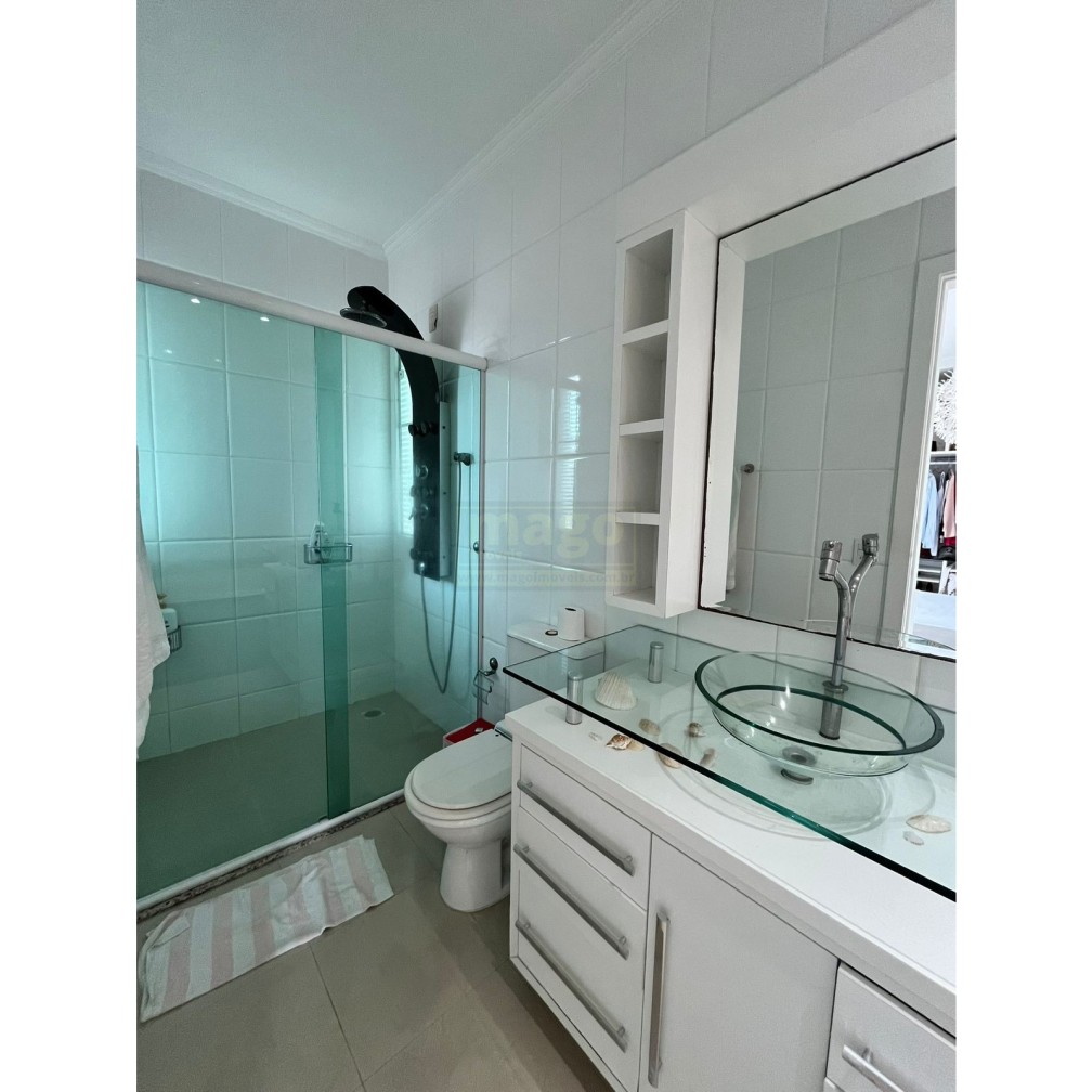 Casa 3 suítes para Locação Anual no bairro Ariribá em Balneário Camboriú