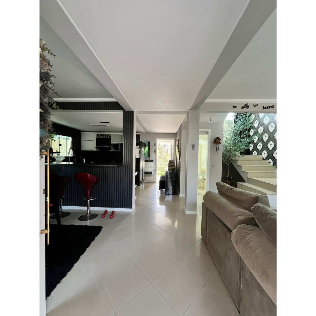 Casa 3 suítes para Locação Anual no bairro Ariribá em Balneário Camboriú