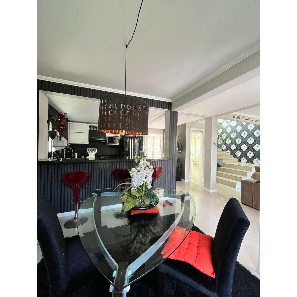 Casa 3 suítes para Locação Anual no bairro Ariribá em Balneário Camboriú