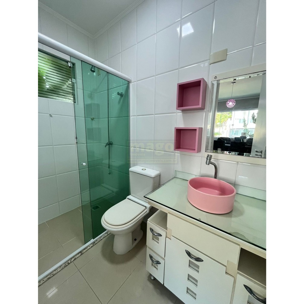 Casa 3 suítes para Locação Anual no bairro Ariribá em Balneário Camboriú