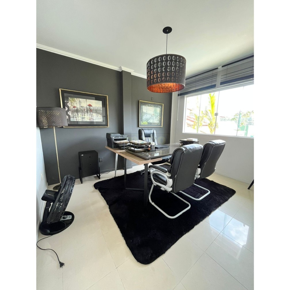 Casa 3 suítes para Locação Anual no bairro Ariribá em Balneário Camboriú