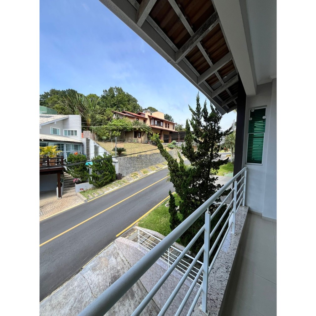 Casa 3 suítes para Locação Anual no bairro Ariribá em Balneário Camboriú