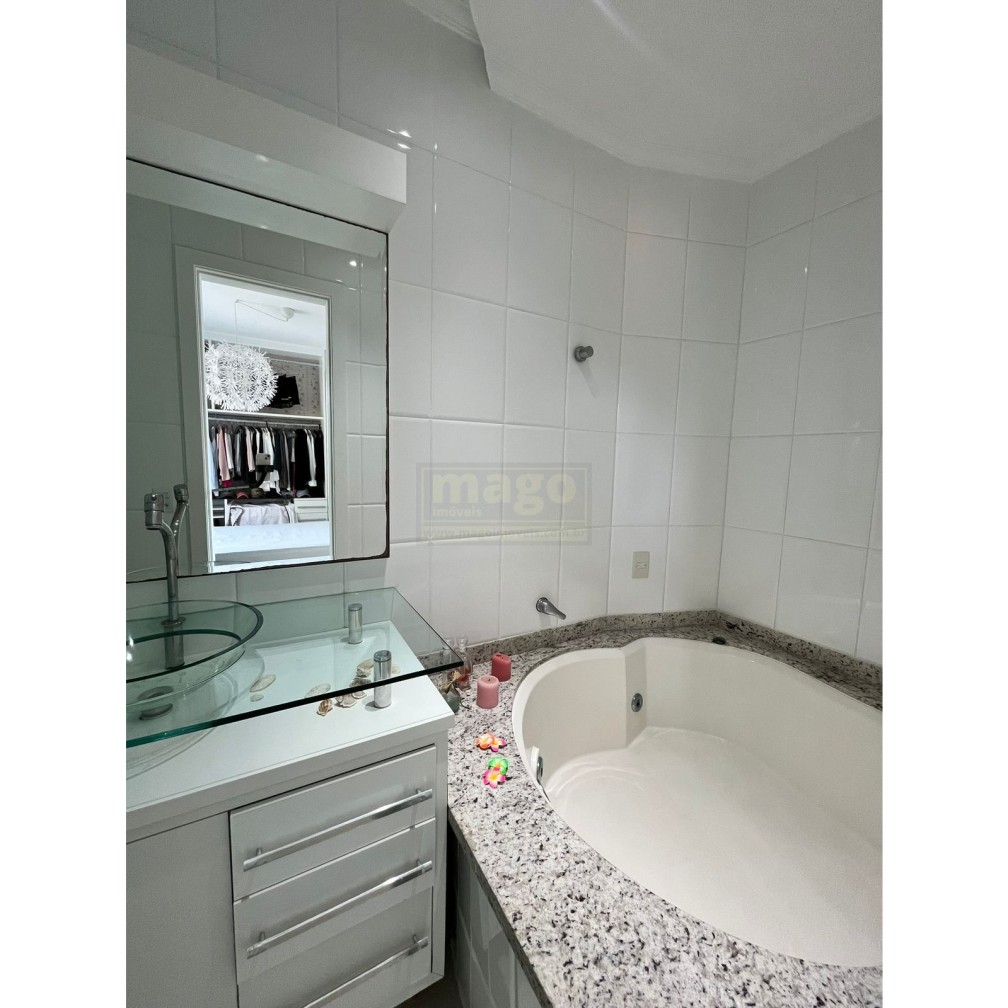 Casa 3 suítes para Locação Anual no bairro Ariribá em Balneário Camboriú