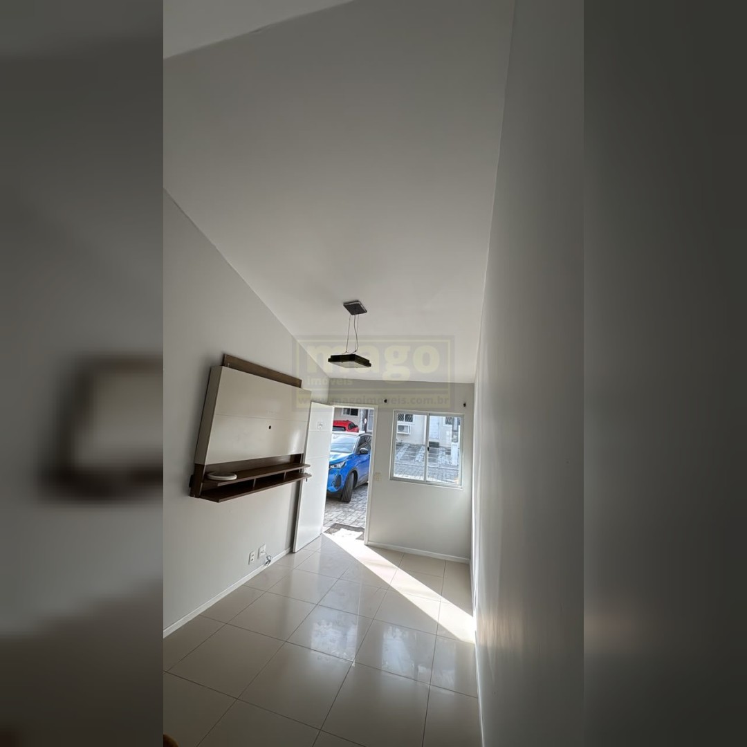 CASA 2 DORMITÓRIOS EM CONDOMÍNIO FECHADO