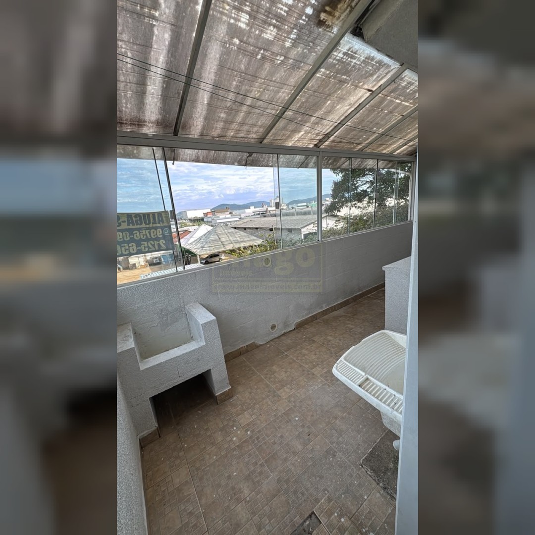 CASA 2 DORMITÓRIOS EM CONDOMÍNIO FECHADO