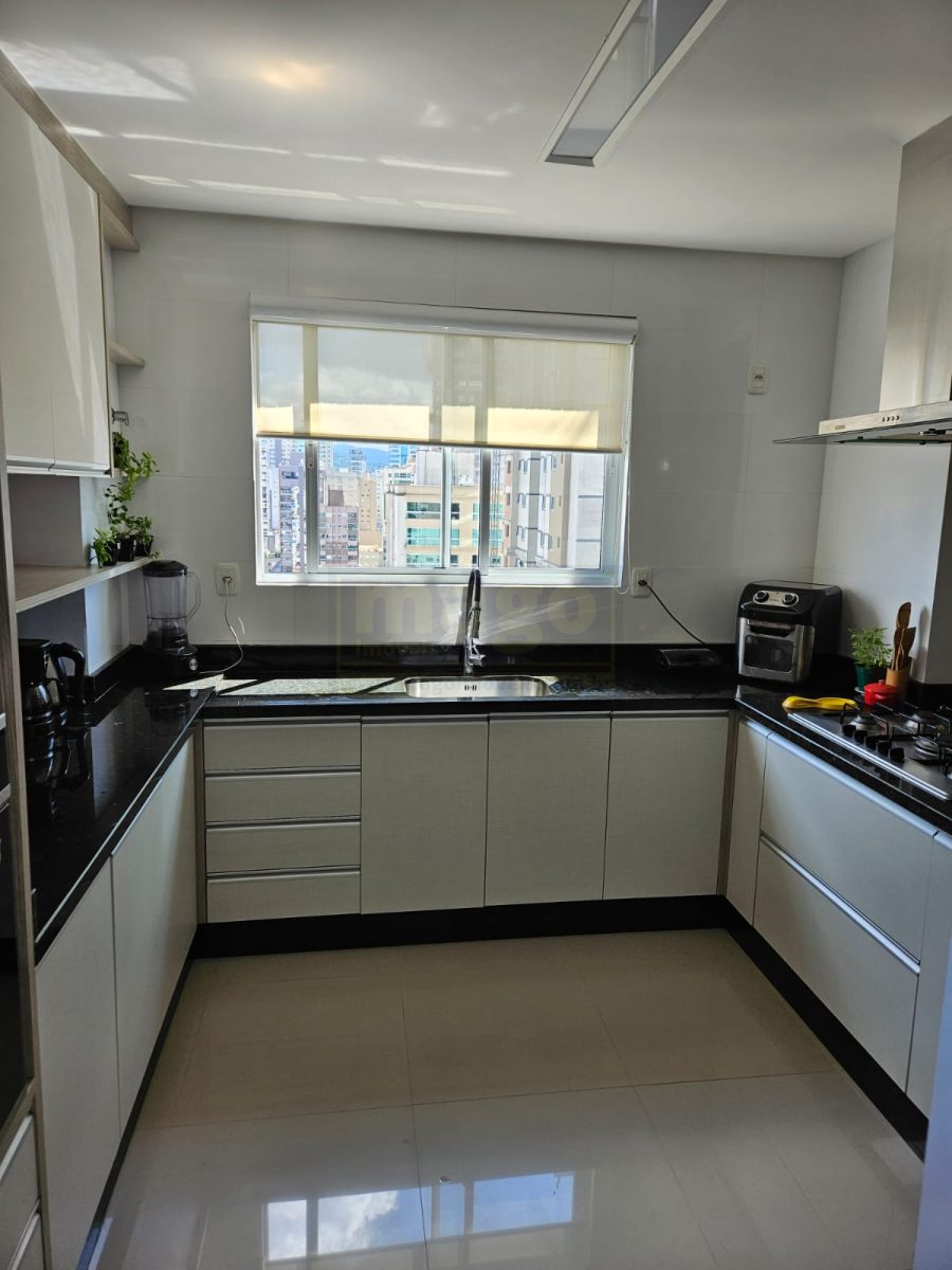 Apartamento 4 suítes para Venda no bairro Meia Praia em Itapema