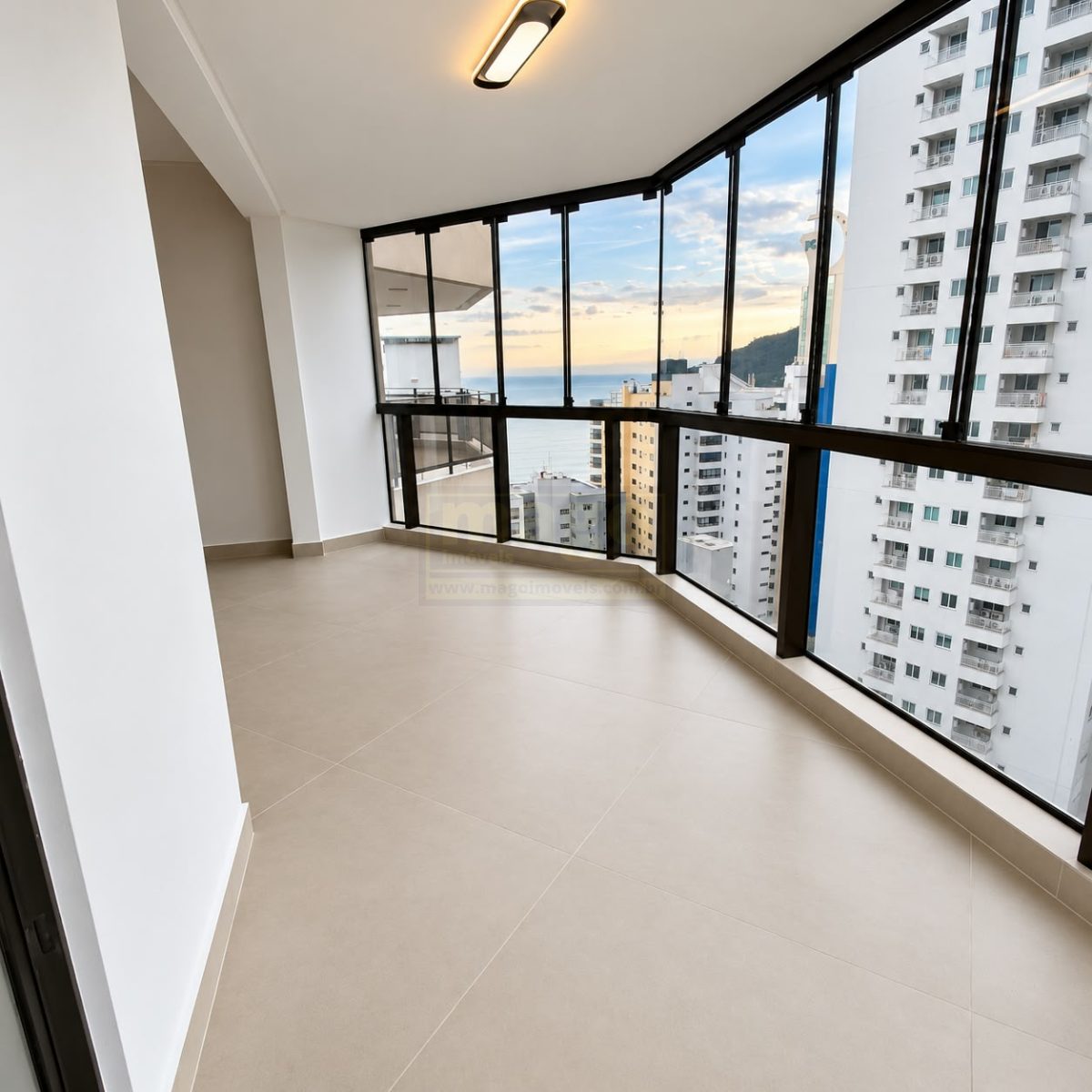 Apartamento 3 quartos para Locação Anual no bairro Centro em Balneário Camboriú