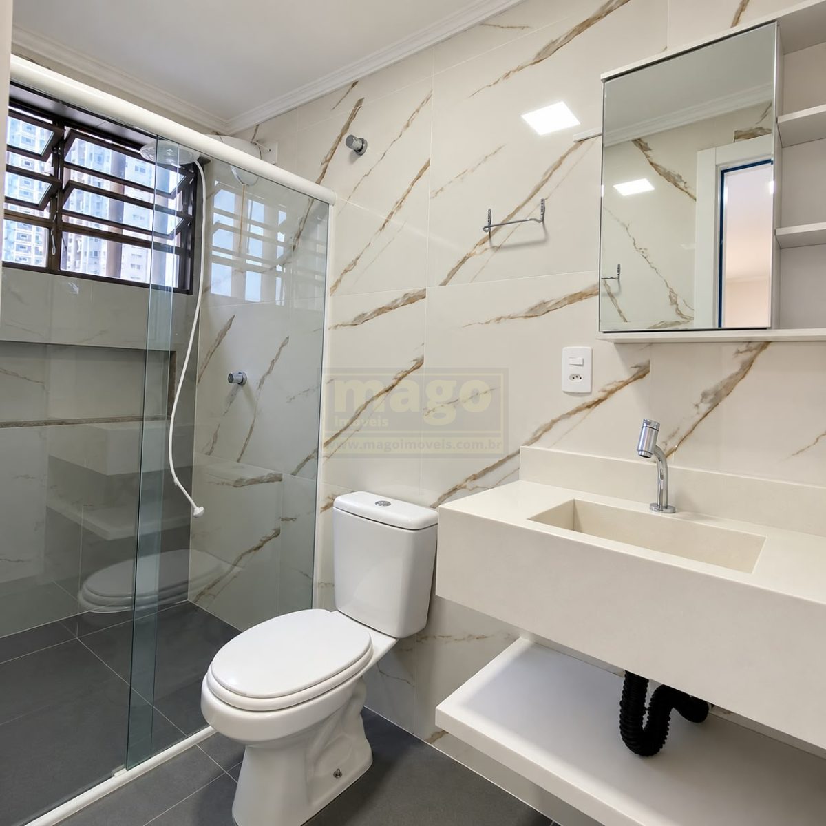 Apartamento 3 quartos para Locação Anual no bairro Centro em Balneário Camboriú