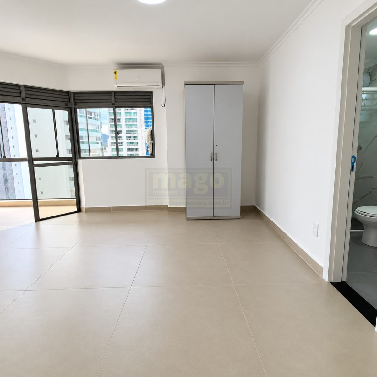 Apartamento 3 quartos para Locação Anual no bairro Centro em Balneário Camboriú