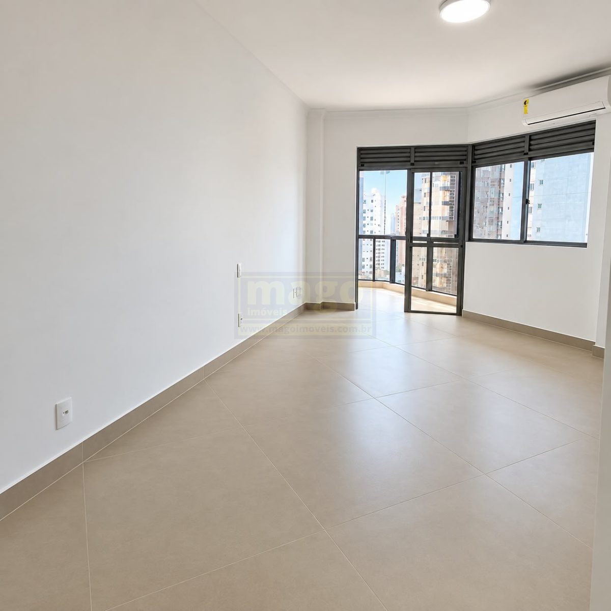 Apartamento 3 quartos para Locação Anual no bairro Centro em Balneário Camboriú